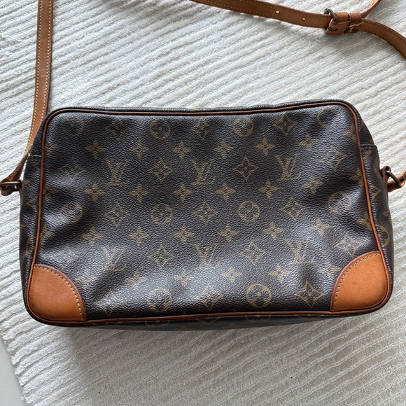 Louis Vuitton Monogram Trocadero 30 - Picture 3 of 10